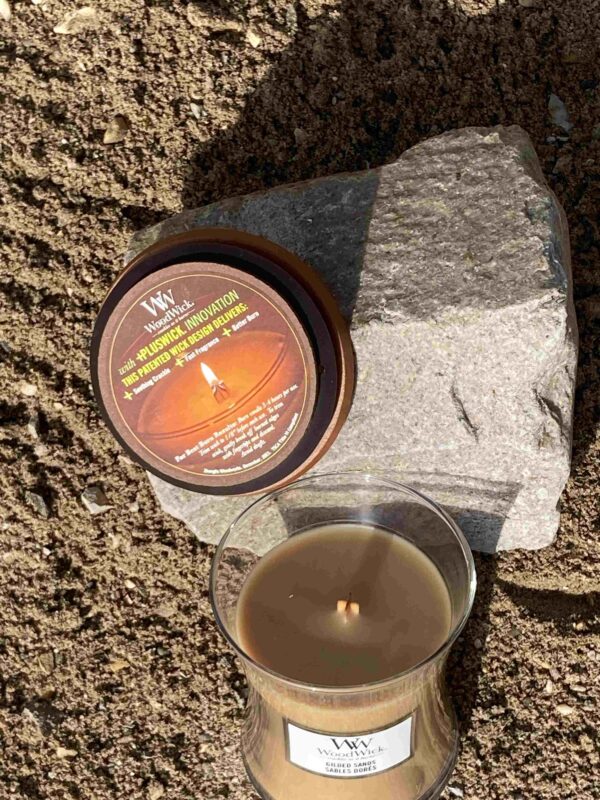 Bougie WoodWick sables dorés – Image 2